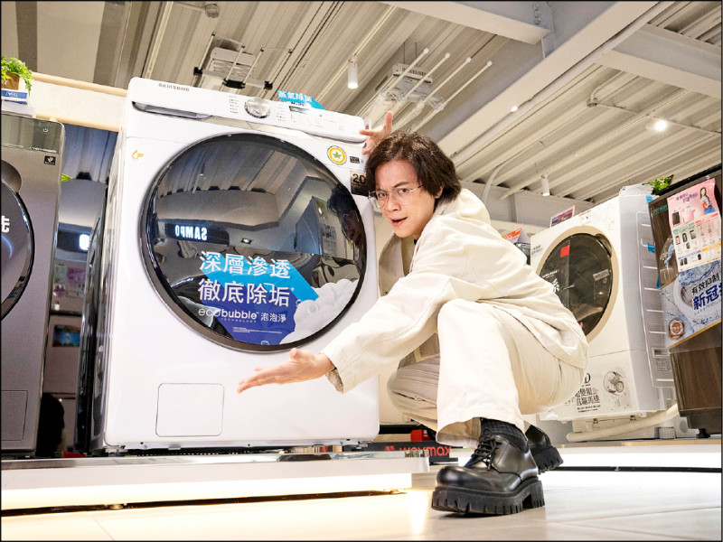 購買冰箱或洗衣機滿額可參加6萬元的免單抽獎，幸運得主有機會將商品免費帶回家。