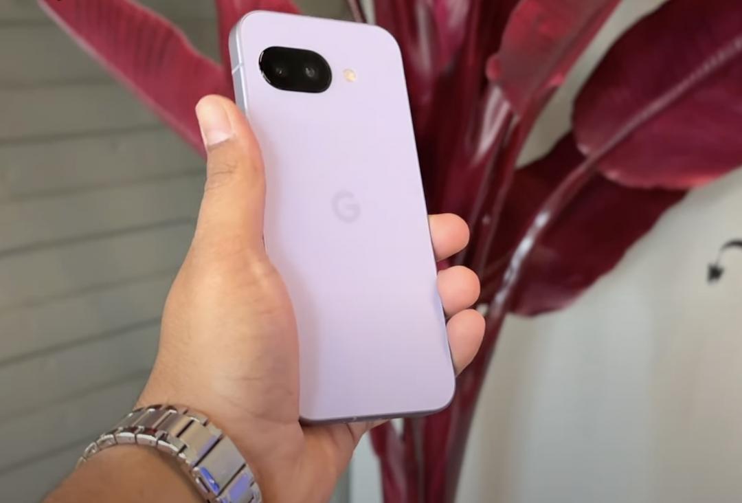 pixel 9a的背面外觀採用全新設計。（圖／翻攝YT）