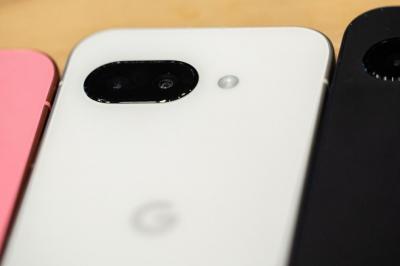 Google Pixel 9a相機不凸了!官方揭示全新背面設計兩原因 Google Pixel 9a相機不凸了!官方揭示全新背面設計兩原因