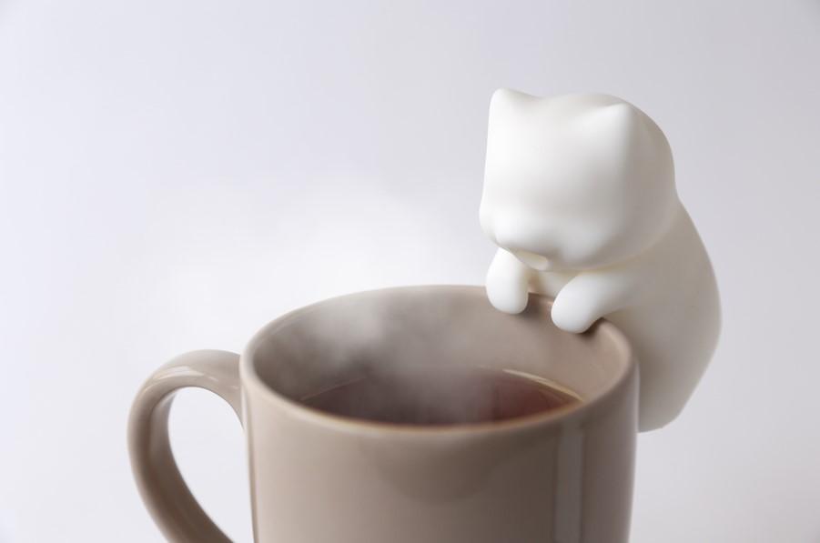 Yukai Engineering Nekojita FuFu貓咪杯緣子機器人，日本預計今年4月透過募資上市，約3,800日圓（約台幣815元）。