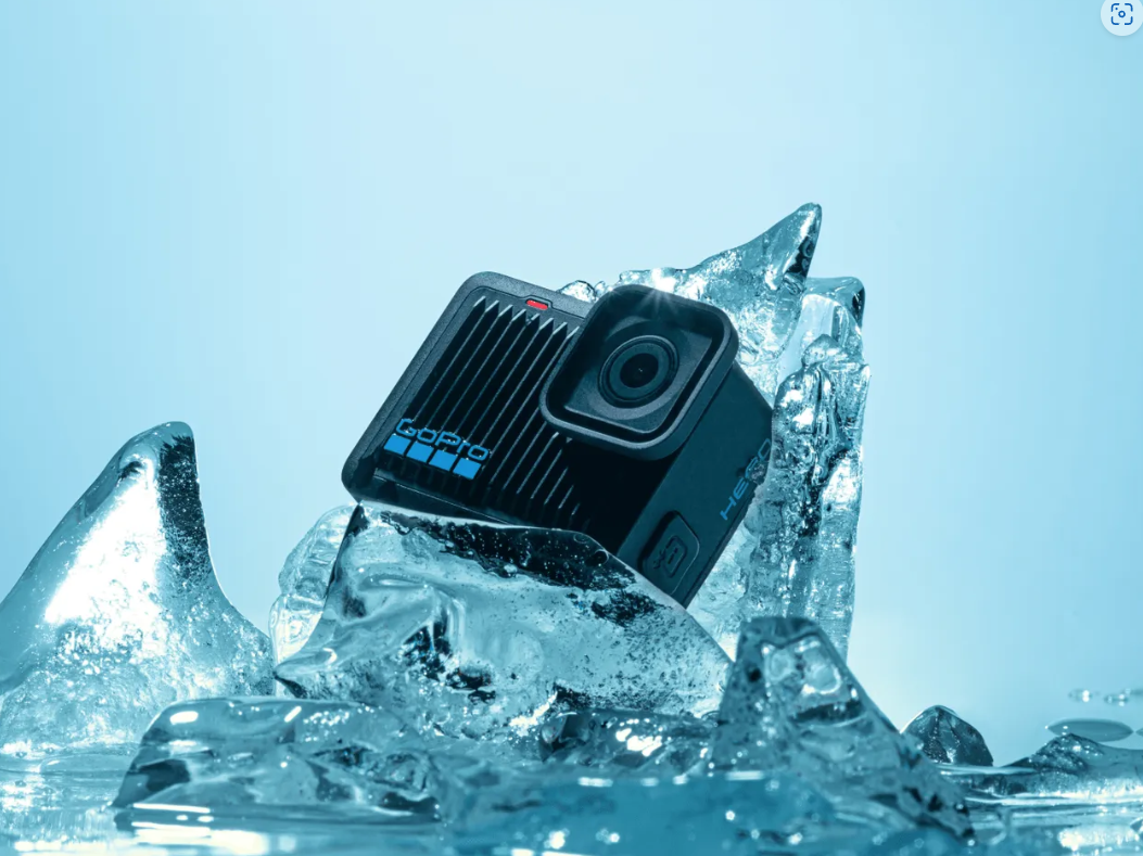 GoPro HERO防水也耐寒，在各種環境下都能正常拍攝，8,800元。