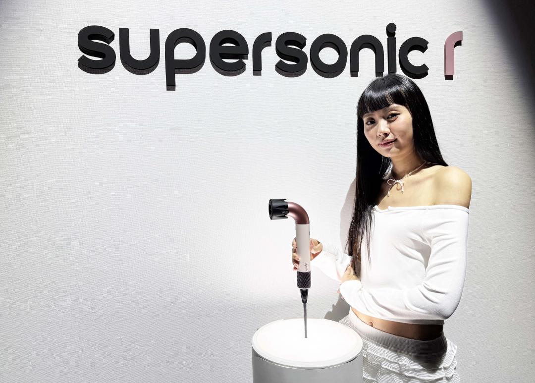 主打體積更小、重量更輕，同時搭載升級的流線型氣流加熱技術。(圖／記者吳佩樺攝)