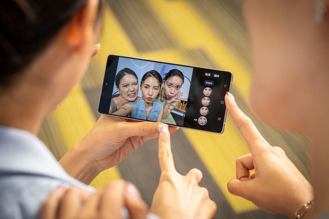 AI可以讓照片色彩更好看,還能協助挑出照片內的最佳表情進行合成修圖。