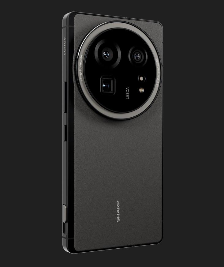 為提供專業的攝影手感,機身側邊特別設計實體相機快門按鍵。