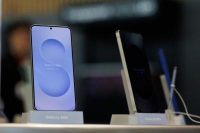 三星官方給暗示!更大螢幕、外型創新的 Galaxy 新手機即將登場 三星官方給暗示!更大螢幕、外型創新的 Galaxy 新手機即將登場