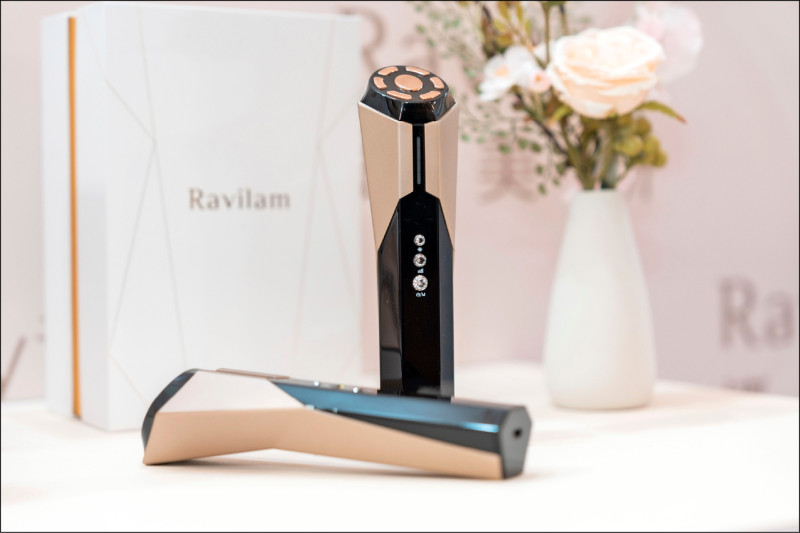 Ravilam Magic Pro美容儀，16,800元。