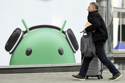 Android 手機能變身電腦主機了?Google 最新測試介面曝光 Android 手機能變身電腦主機了?Google 最新測試介面曝光