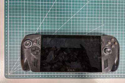 華碩合作Xbox掌機疑現身FCC認證!實機外觀搶先曝光 華碩合作Xbox掌機疑現身FCC認證!實機外觀搶先曝光