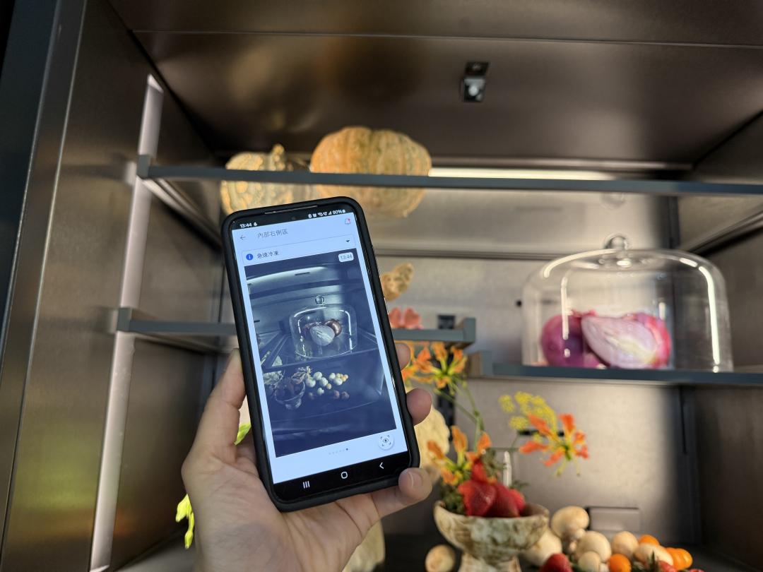 Gaggenau內建鏡頭,可進行智慧管理。(圖/Gaggenau)