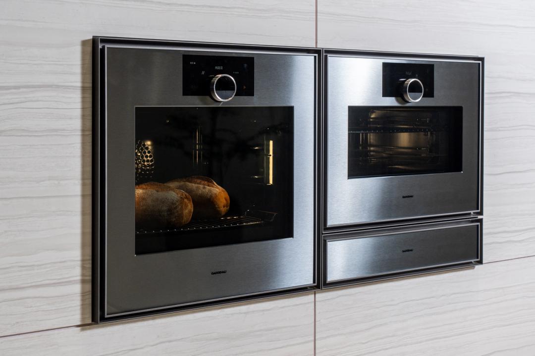 Gaggenau睽違二十年大改款Expressive系列烤箱,售價38.8萬元。(圖/Gaggenau)