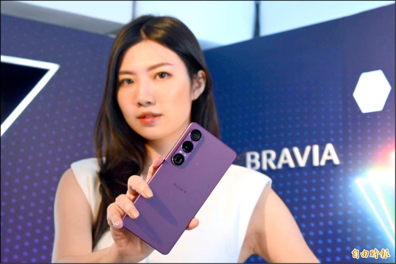 估價收購手機sony正式發表Xperia 1 VII旗艦手機，搭載5,000mAh大電量，能夠連續使用長達兩天，全方位滿足影像創作、娛樂與日常使用。（記者黃肇祥攝）