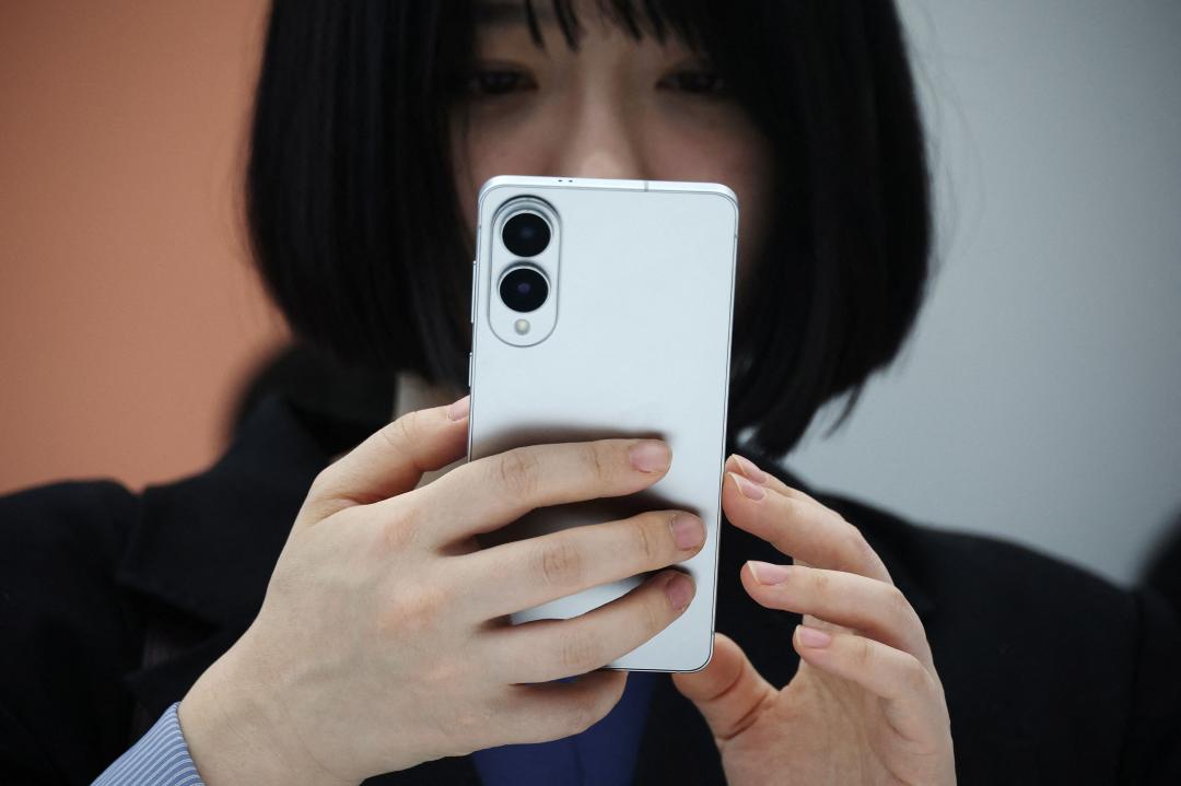 2025年美国顾客满意度指数（ACSI）调查显示，手机满意度创十年最低。 （图/路透社）