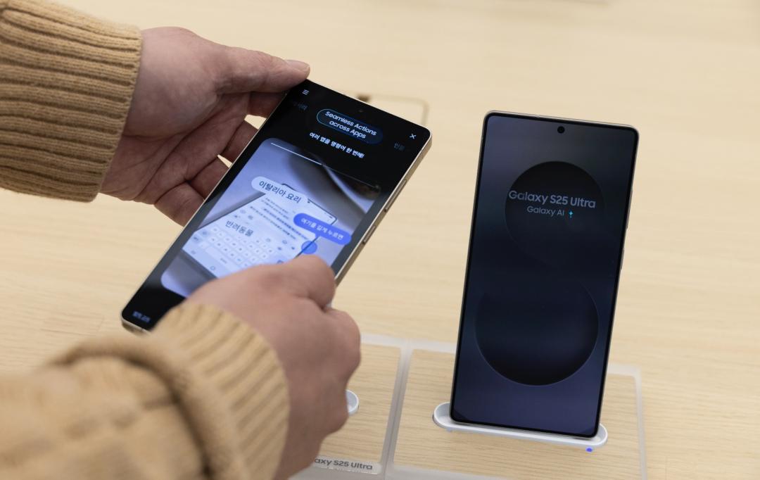 三星S25系列在中國、法國表現最佳。（圖／路透社）
