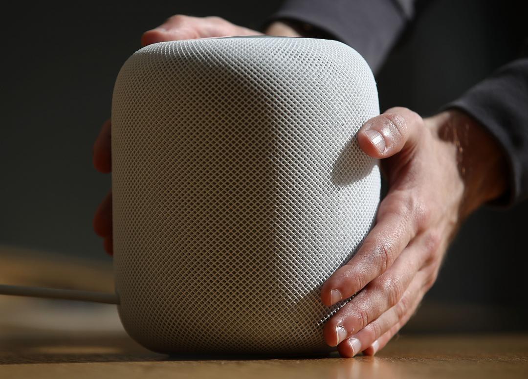 據傳，蘋果打算推出一款配備螢幕的
homepod收購homepod，作為智慧家庭中樞。（圖／路透社）