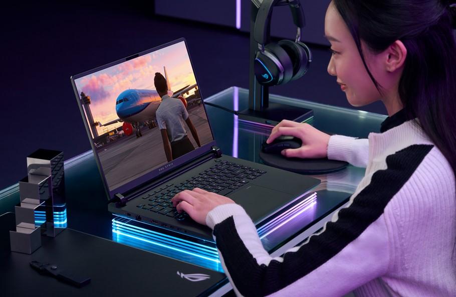 搭載NVIDIA旗艦級GeFore RTX 5090、5080顯示卡的筆電，除了遊戲，也能滿足各種專業領域工作需求。圖為華碩ROG Strix SCAR 16。