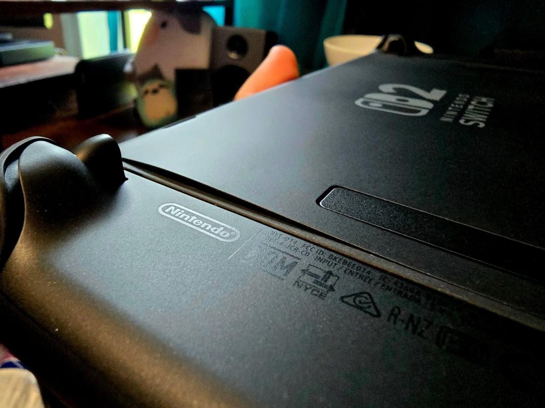 有網友反映，剛入手的Switch 2疑似機身膨脹，懷疑是電池異常。（圖／翻攝X）