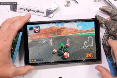 他實測猛敲 Switch 2 驚呼「幾乎無敵」!但官方這警告沒唬人 他實測猛敲 Switch 2 驚呼「幾乎無敵」!但官方這警告沒唬人