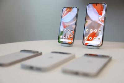 Pixel 10悄現身!Google新廣告偷嘴蘋果、首度預告年度新機 Pixel 10悄現身!Google新廣告偷嘴蘋果、首度預告年度新機
