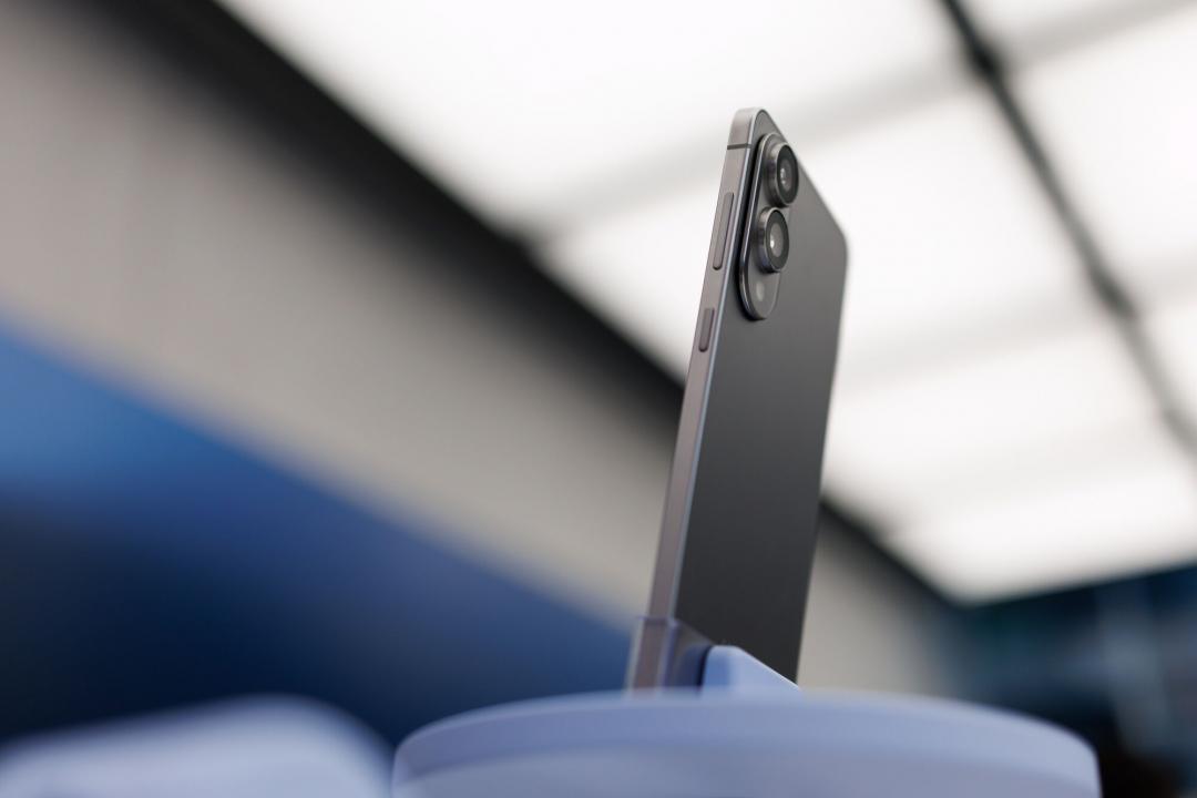 此為 Galaxy S25 Edge（圖／路透社）