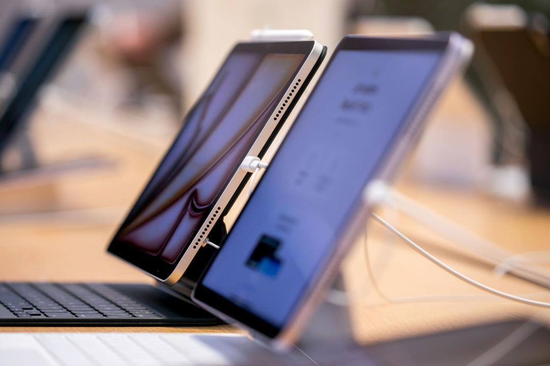 據傳新代入門iPad和M4 iPad Air明年上半年登場。（圖／彭博社）