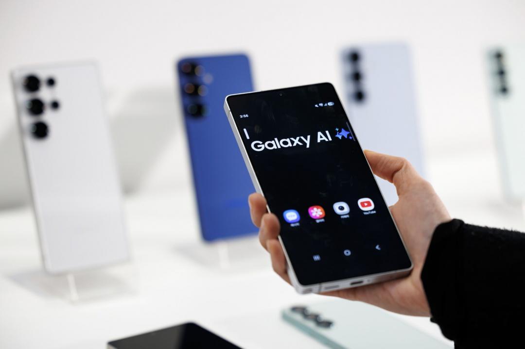 三星首度證實，由三星自行開發的手機內建Galaxy AI功能，將永久免費。（圖／路透社）