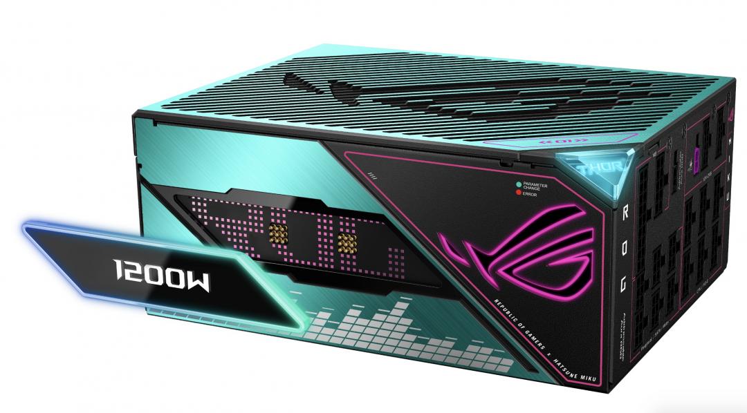 ROG Thor 1200W Platinum III初音未來特別版：ROG Thor 1200W Platinum III初音未來特別版電源供應器，同樣以「蒼綠」為基底，搭配品紅線條勾勒，以及採用向量圖層設計的「01」字樣、致敬音樂本質的符碼和ROG Logo點綴。
