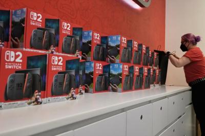 Switch 2被釘壞竟賣出735萬!釘書機門神操作還附執行長內褲 Switch 2被釘壞竟賣出735萬!釘書機門神操作還附執行長內褲
