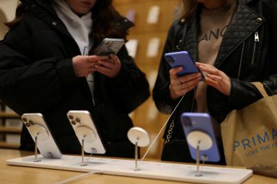 果粉史上最難選!爆料曝蘋果一年推6款新iPhone、策略大轉彎 果粉史上最難選!爆料曝蘋果一年推6款新iPhone、策略大轉彎