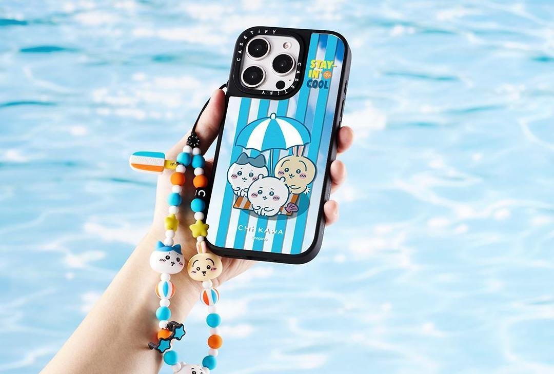 全新CASETiFY聯名吉伊卡哇，以夏日泳池派對為主題。(圖／CASETiFY)
