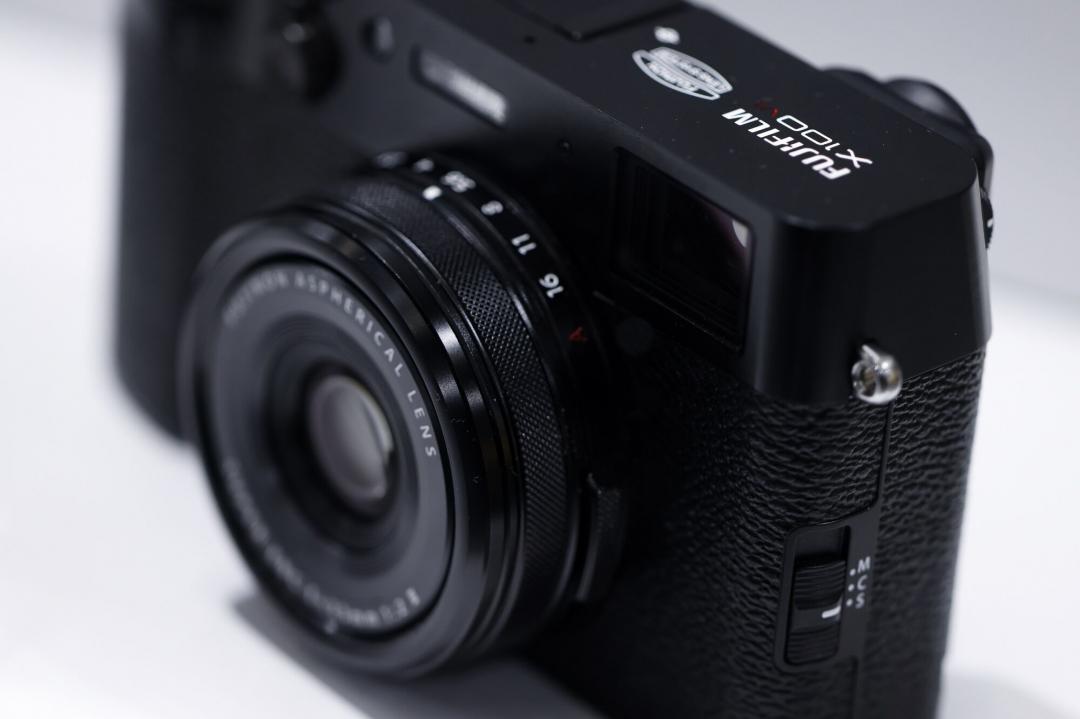 富士X100VI不僅外形復古,拍出來的照片還格外有味道,被稱為文青必備相機。(彭博社)