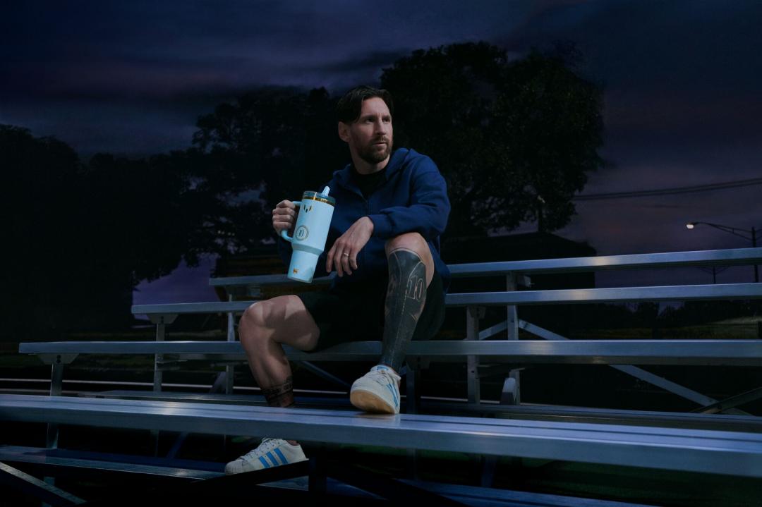 台北101快閃店販售MESSI x STANLEY 1913攻鋒藍系列。（圖／品牌提供）