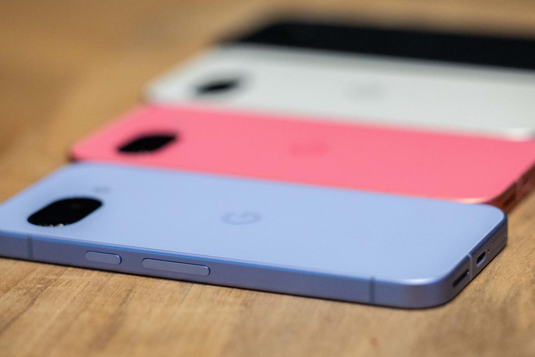 現在手機大多採用不可拆電池設計。（圖／路透社）