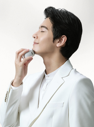 LAMDASH PALM IN使用了五枚刃系統加上AI智能感應技術，讓刮鬍流程輕鬆又舒適，11,500元。