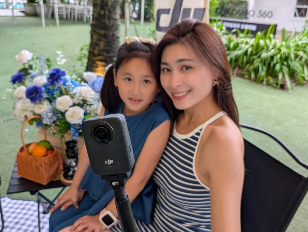 即便是全景相機,平常也可以只啟用一顆鏡頭作為 Vlog 相機拍攝。(圖/記者黃肇祥攝)