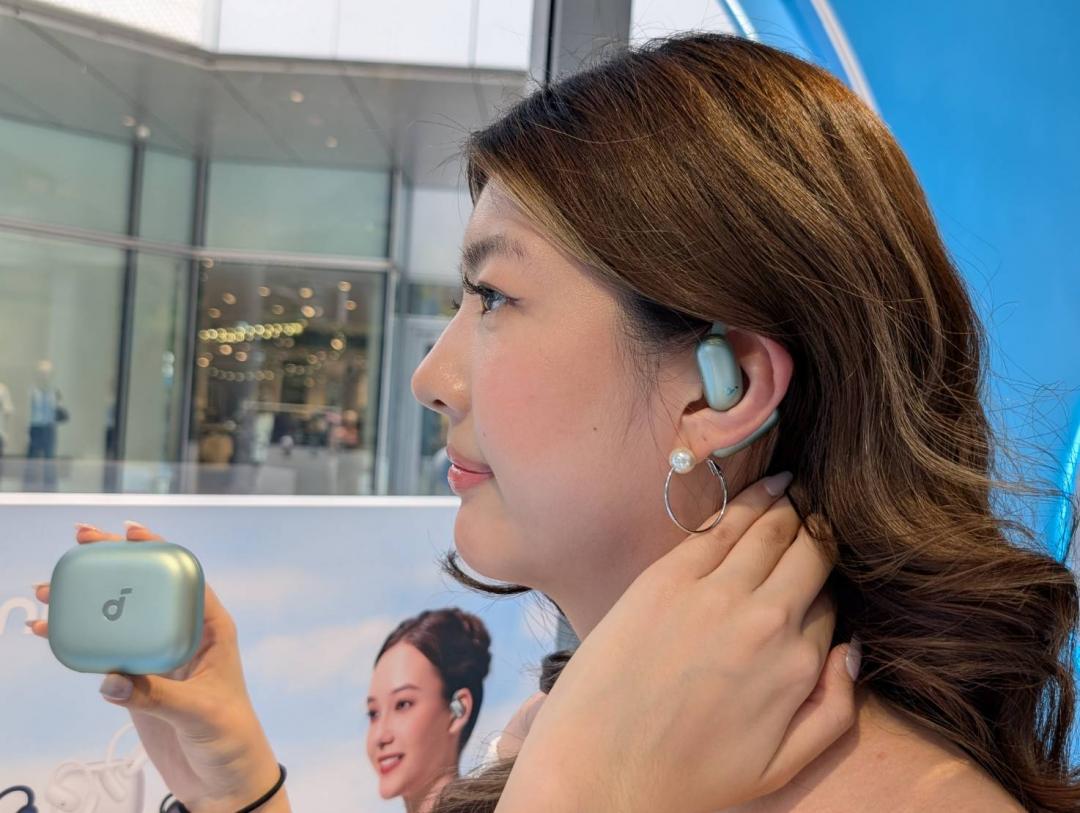 AeroClip 採用耳夾設計,佩戴的時候耳道就不會有侵入感,同時保持收聽管道暢通。(圖/記者黃肇祥攝)