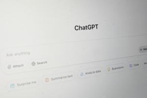 《AI 快學堂-19》畢業季不焦慮！4 步驟讓 ChatGPT 幫你修出完美履歷自傳