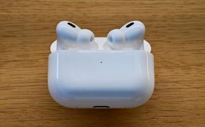 蘋果暗示 AirPods 有全新 AI 功能!或為 iPhone 17 獨家適用 蘋果暗示 AirPods 有全新 AI 功能!或為 iPhone 17 獨家適用