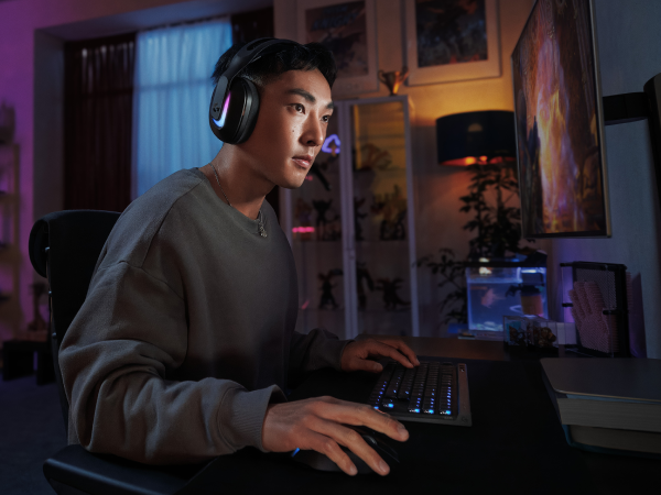 耳罩式也非常適合用來玩遊戲,可以更精準地聽音辨位,或是通過音效增加遊戲沉浸感。