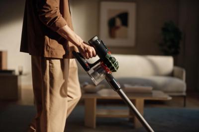 Dyson V8吸塵器再進化!全新升級版吸力大30%、續航增50% Dyson V8吸塵器再進化!全新升級版吸力大30%、續航增50%