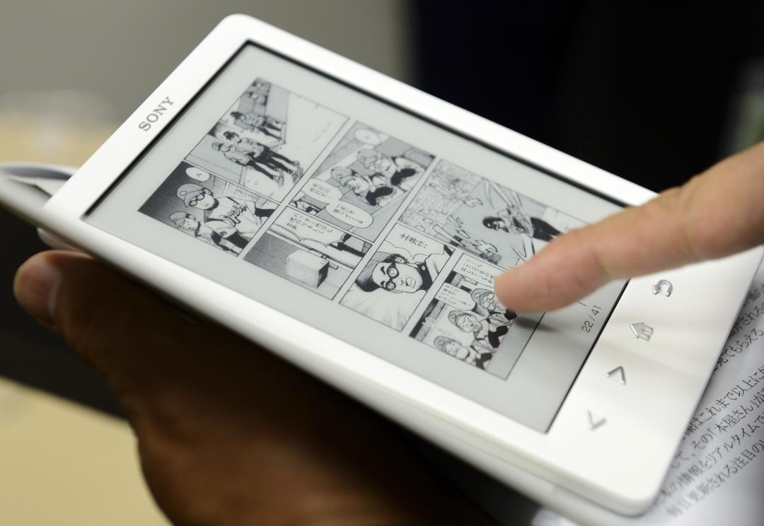 可在電子書閱讀器下載課堂所需的PDF檔案或論文圖書方便學習，閒暇時也能用來看小說、漫畫。（彭博社）