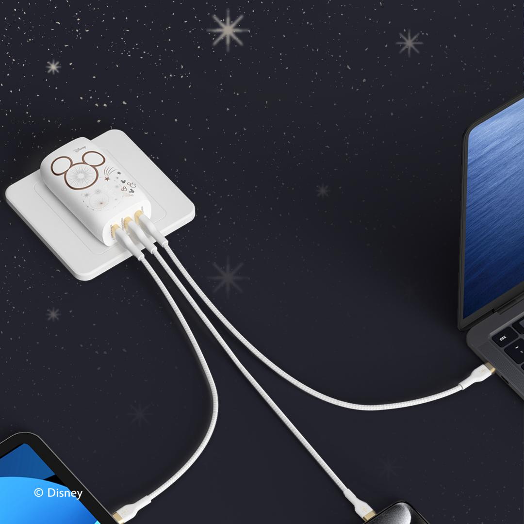 別具巧思的Belkin迪士尼聯名手機配件，能為冷冰冰的辦公桌增加活潑亮點。