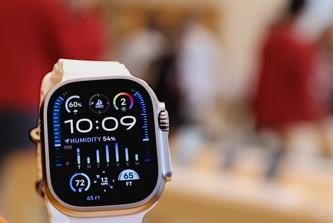 蘋果自上週開始在美恢復部分Apple Watch機型的血氧偵測功能。（圖／路透社）