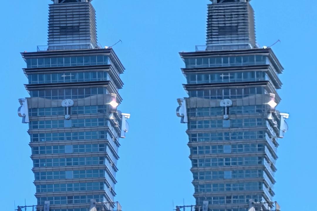 左為 AI 修正後的結果,右為 56 倍變焦的原始畫面。