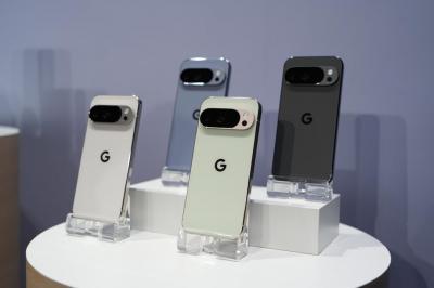 Google Pixel 10 爆發首波災情!用戶突見螢幕跳出整片彩色雪花 Google Pixel 10 爆發首波災情!用戶突見螢幕跳出整片彩色雪花