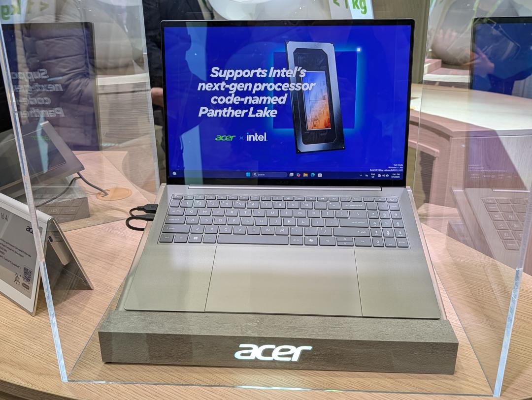 宏碁展示新代Swift 16 AI，預告將成為Intel下一代Panther Lake處理器的首發機種之一。（圖／記者吳佩樺攝）