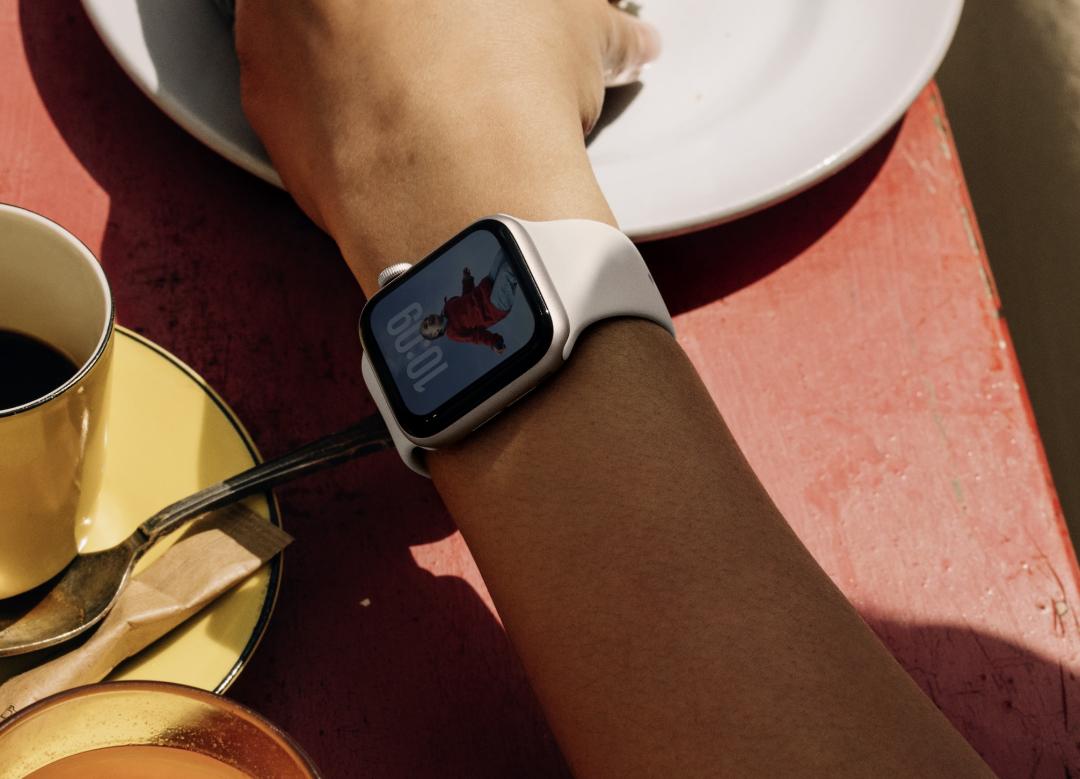 Apple Watch SE 3支援永遠顯示功能。（圖／蘋果）
