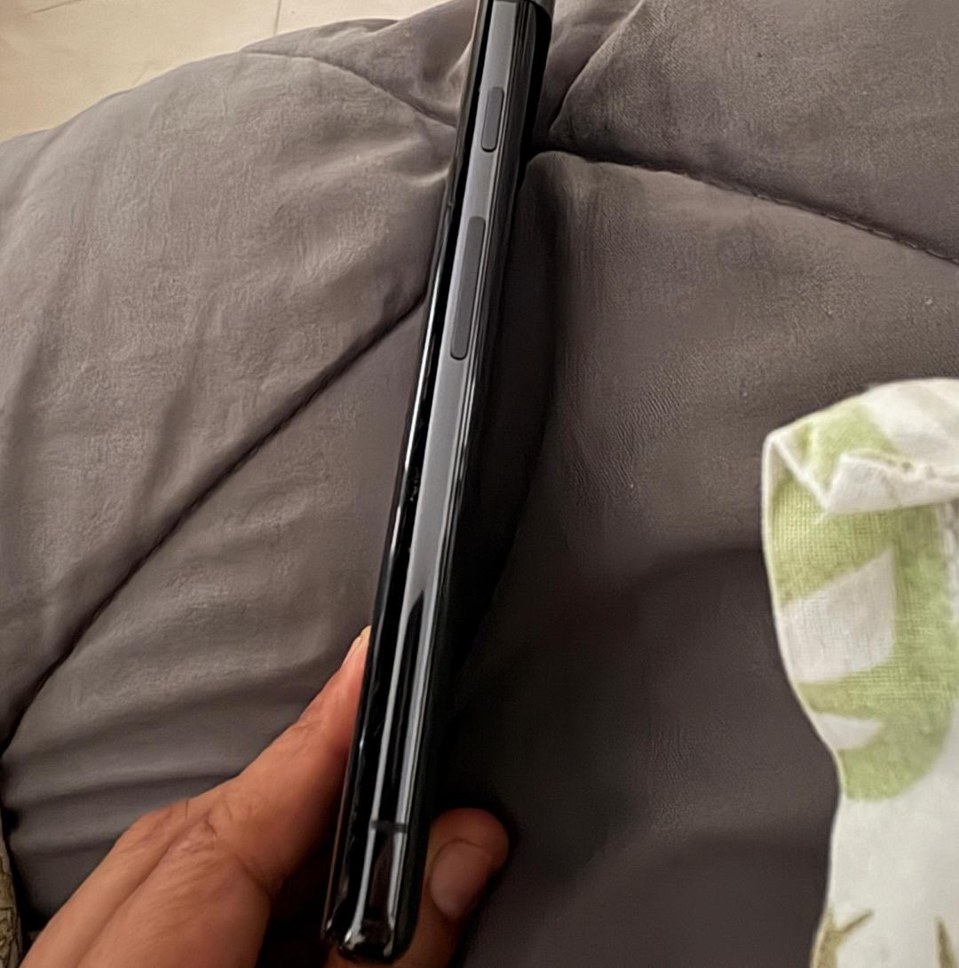 國外用戶PO文，抱怨Pixel 7 Pro電池膨脹。(圖／翻攝Reddit)
