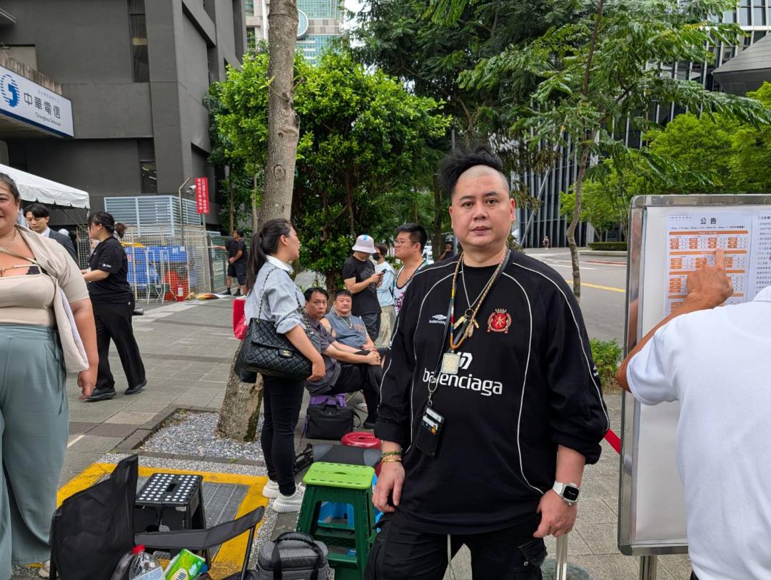 許先生與其團隊成員已經連續六年獲得中華電信頭香。（圖／記者黃肇祥）