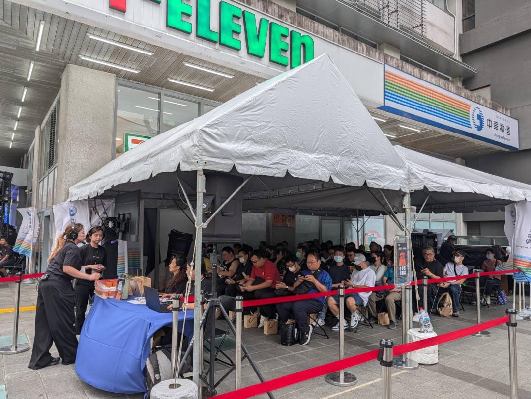 中華電信首賣會現場人潮。（圖／記者黃肇祥攝）