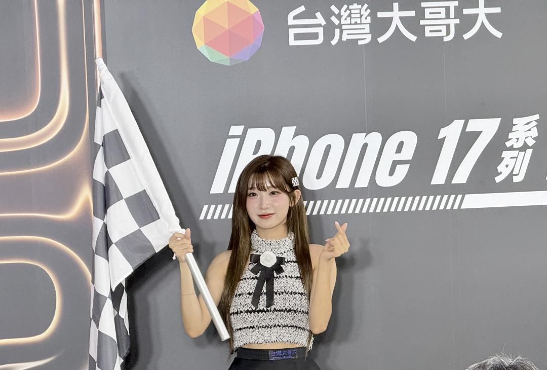 台灣大哥大首賣會邀請南韓啦啦隊女神李珠珢站台。（圖／記者吳佩樺攝）